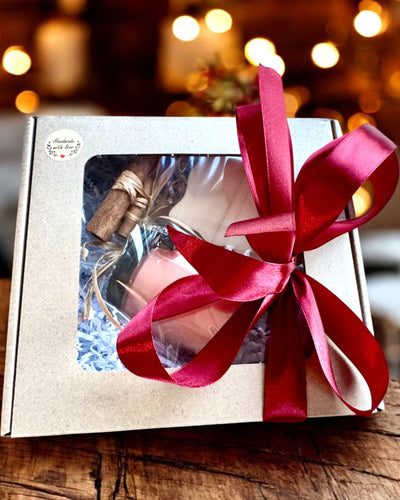 Lumânare din soia pentru intenții 250 ml cu piatră naturală – alege-ți energia: Citrin sau Granat, personalizare cu gravură pentru cadou