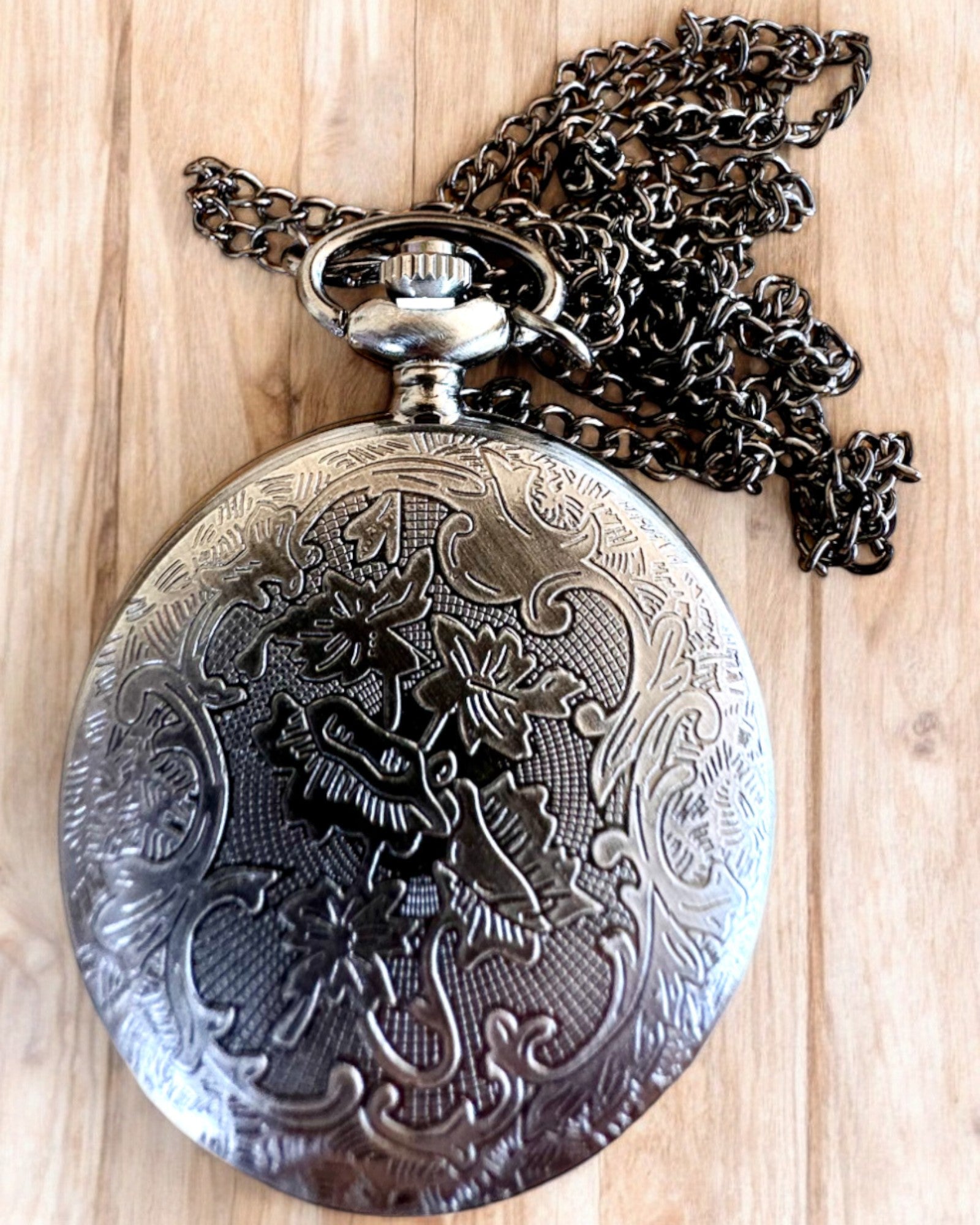 Kapesní hodinky Młot Czasu, možnost personalizace gravírováním jako dárek