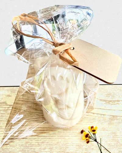 Lumânare din soia Vulpița de Iarnă, 7,5 cm înălțime, lumânare din soia turnată manual cu o vulpiță adorabilă adormită, personalizabilă cu gravură pe plăcuță