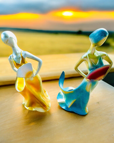 Elegantní stojan na láhev - Socha dámy - personalizace gravírováním, 2 varianty na výběr