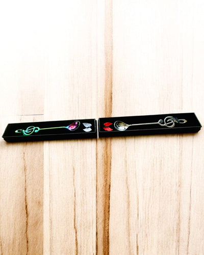 Linguriță Elegantă cu Cheie Sol – Personalizată pentru cadou, 2 variante de culoare disponibile