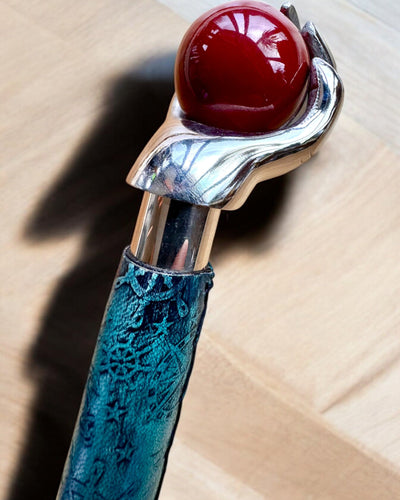 Тростина для ходьби "Королівська Рука" – ручна робота з натуральної шкіри, можливість персоналізації гравіюванням