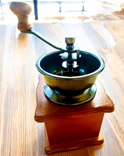 Tradiční mlýnek na kávu Aroma klasiky - s možností gravírování, personalizace jako dárek