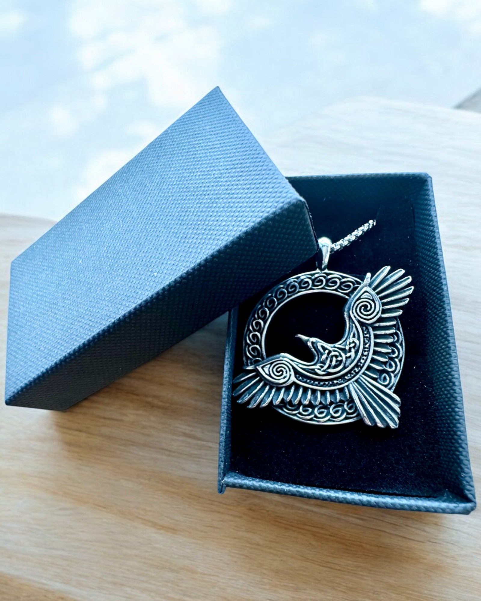 Amulet Stalowego Sokoła - Náhrdelník s gravírováním, inspirovaný keltským uměním, jako dárek