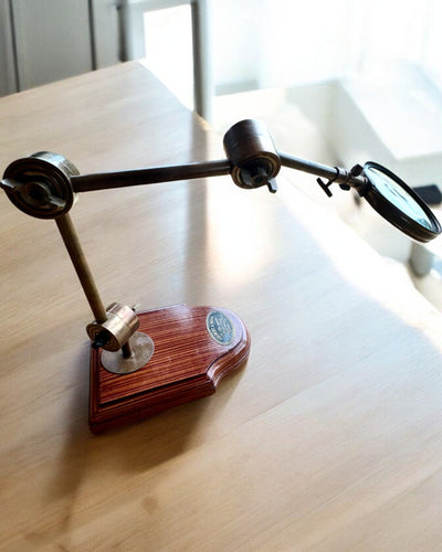 Řemeslná lupa "Royal Magnifier" s podstavcem a nastavitelným držákem - možnost personalizace gravírováním jako dárek