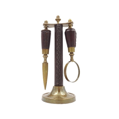 Set de birou cu lupă și cuțit pentru hârtie MIS-0742, cu posibilitate de personalizare prin gravură, finisaj elegant din piele, ideal pentru cadou, dimensiuni: 18 x 7.5 x 3.5 cm (lupă), 18 x 3.5 x 3.5 cm (cuțit)