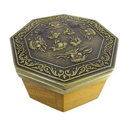 Busolă magnetică exclusivistă Cardan H43, din alamă și lemn, cu gravură personalizată