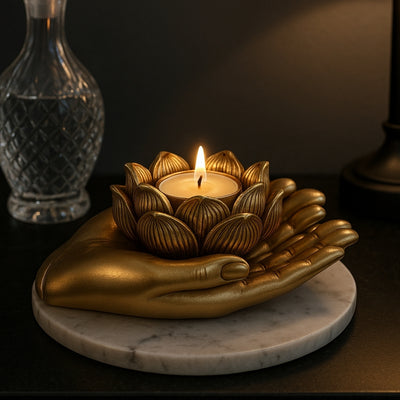 Złoty Świecznik Glamour na Tealight z Możliwością Personalizacji Grawerem – Elegancki Dekoracyjny Element Wnętrza o Wymiarach 11,5 x 9,4 x 4,8 cm z Polyresinu
