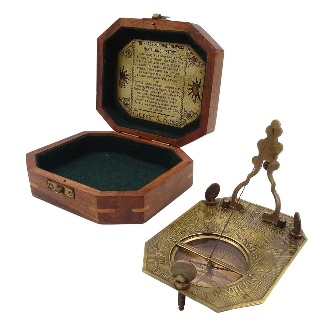 Sluneční hodiny s kompasem Retro v dřevěné krabičce s možností personalizace gravírováním