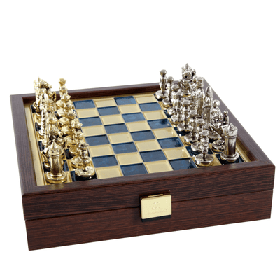 Șah elegant din alamă premium 20x20cm Bizanț, cu gravură personalizată - cadou ideal pentru șahist și iubitor de istorie - piese realizate manual, cu finisaj auriu și argintiu