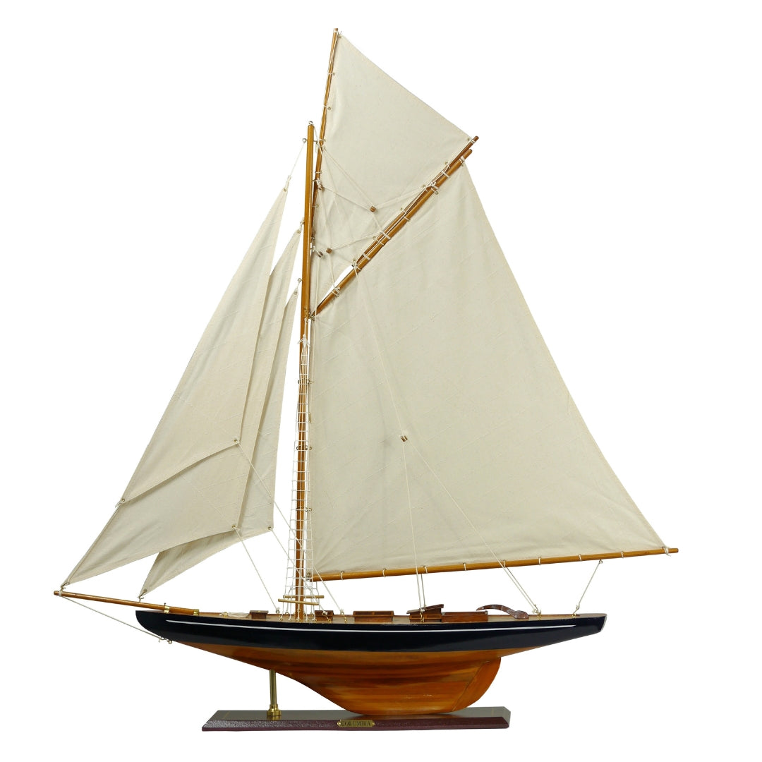 Model jachtu Columbia z ożaglowaniem gaflowym, wysokość 104 cm, drewniany, z możliwością personalizacji grawerem
