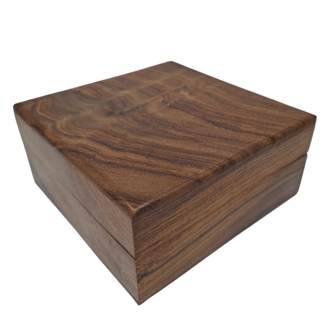 Eleganckie Drewniane Pudełko z Granatową Wypraską 14x14x6,5 cm z Możliwością Personalizacji Grawerem