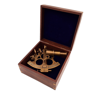 Velký mosazný sextant v elegantní dřevěné krabičce s možností personalizace gravírováním