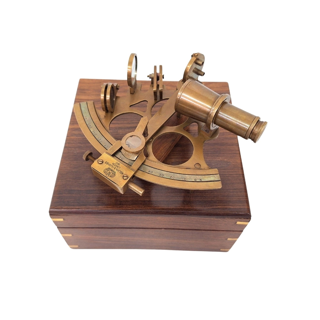 Velký mosazný sextant v elegantní dřevěné krabičce s možností personalizace gravírováním