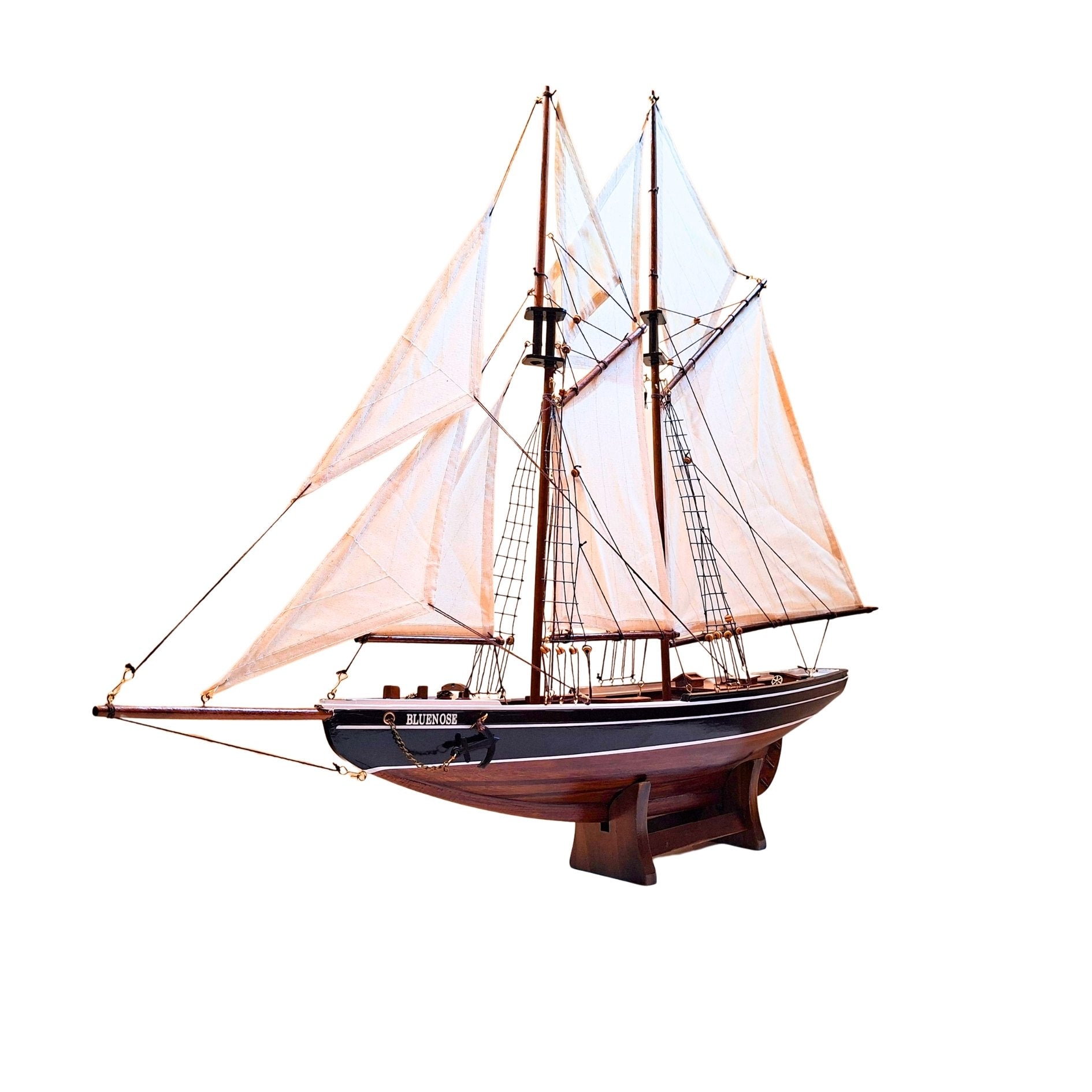 Model Szkunera Bluenose 78 cm z Grawerem - Elegancka Dekoracja Marynistyczna z Drewna na Prezent dla Miłośników Żeglarstwa i Historii Morskiej z Naturalnymi Żaglami