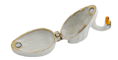 Elegant metal gift box shaped like a swan with customizable engraving, white and gold, perfect for storing jewelry - dimensions 5x3.7x2.7 cm