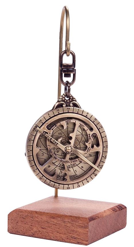 Astrolab miniatural H81 pe bază din lemn, cu posibilitate de personalizare prin gravură - element decorativ elegant, cadou pentru pasionații de astronomie, înălțime 13 cm, diametru 4,5 cm, execuție deosebită cu atenție la detalii
