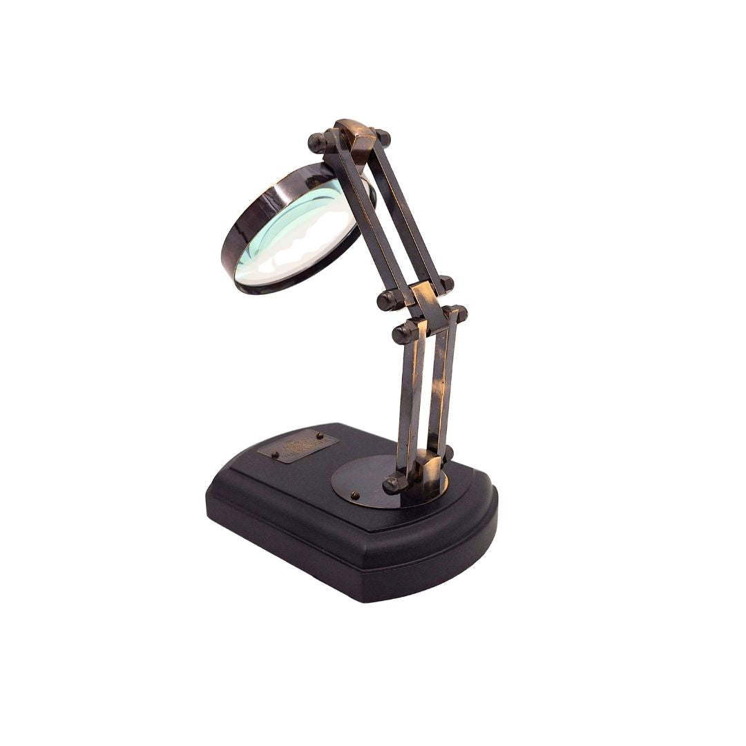 Lupă pe bază din lemn cu ramă din alamă, posibilitate de personalizare prin gravură, cadou ideal pentru modelatori și iubitorii stilului retro, diametru 7,5 cm, mărire 3,5x
