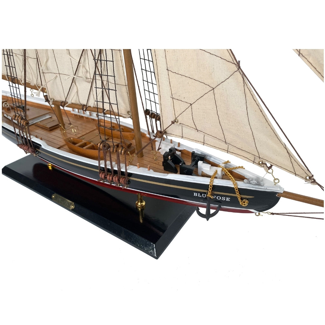 Модель вітрильника Bluenose 80 см з можливістю персоналізації гравіюванням