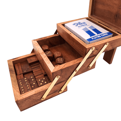 Elegancki Zestaw Gier 3w1 z Personalizowanym Grawerem - Karty, Kości, Domino w Drewnianym Pudełku z Mosiężnymi Zdobieniami - Idealny Prezent dla Miłośników Gier - Wymiary 12 x 9,5 x 10,5 cm
