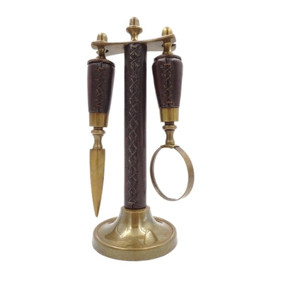 Set de birou cu lupă și cuțit pentru hârtie MIS-0742, cu posibilitate de personalizare prin gravură, finisaj elegant din piele, ideal pentru cadou, dimensiuni: 18 x 7.5 x 3.5 cm (lupă), 18 x 3.5 x 3.5 cm (cuțit)