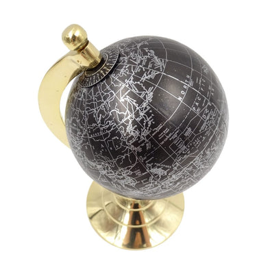 Glob decorativ Black & Gold, cu posibilitate de personalizare a gravurii – accesoriu elegant pentru cadou, înălțime 20 cm, bază din alamă, hartă neagră cu inscripții argintii