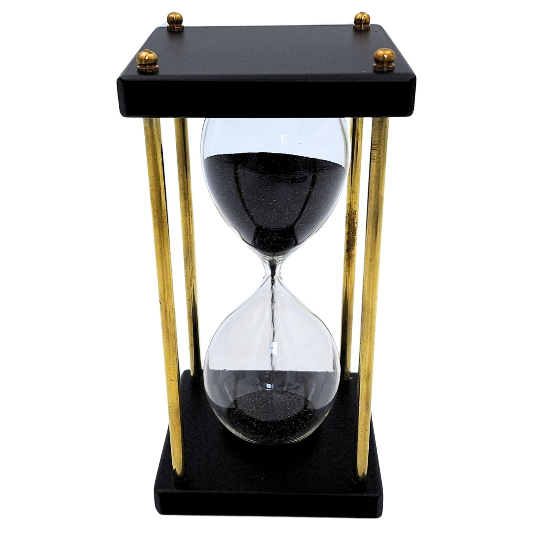 Klepsydra Mosiężno-Drewniana 5 minut z Czarnym Piaskiem z Możliwością Personalizacji Grawerem – Elegancka Dekoracja Retro na Prezent o Wysokości 16 cm