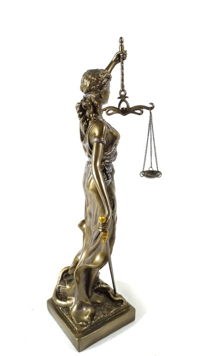 Figurka Temida 35 cm z możliwością personalizacji grawerem - elegancki prezent dla prawnika, sędziego lub radcy prawnego, wykonana z polyresinu w złotym kolorze z antycznym wykończeniem