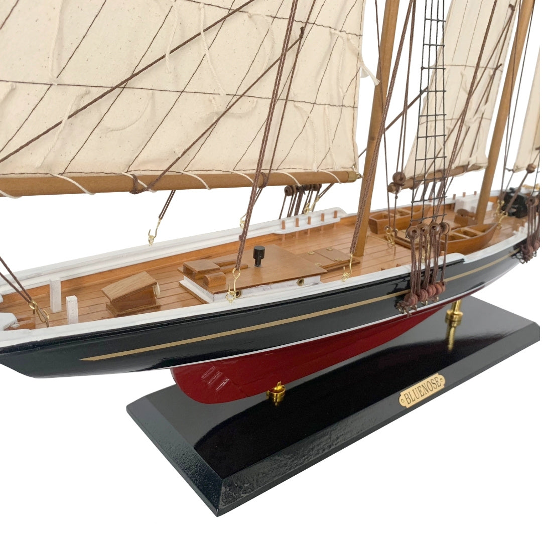 Модель вітрильника Bluenose 80 см з можливістю персоналізації гравіюванням