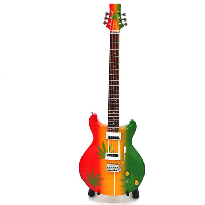 Mini gitara Bob Marley Tribute Ganja MGT-0468 z możliwością personalizacji grawerem, idealny prezent dla fanów reggae, ręcznie wykonana z mahoniowego drewna, wysokość 27,5 cm, kolor żółty, czerwony, zielony, biały