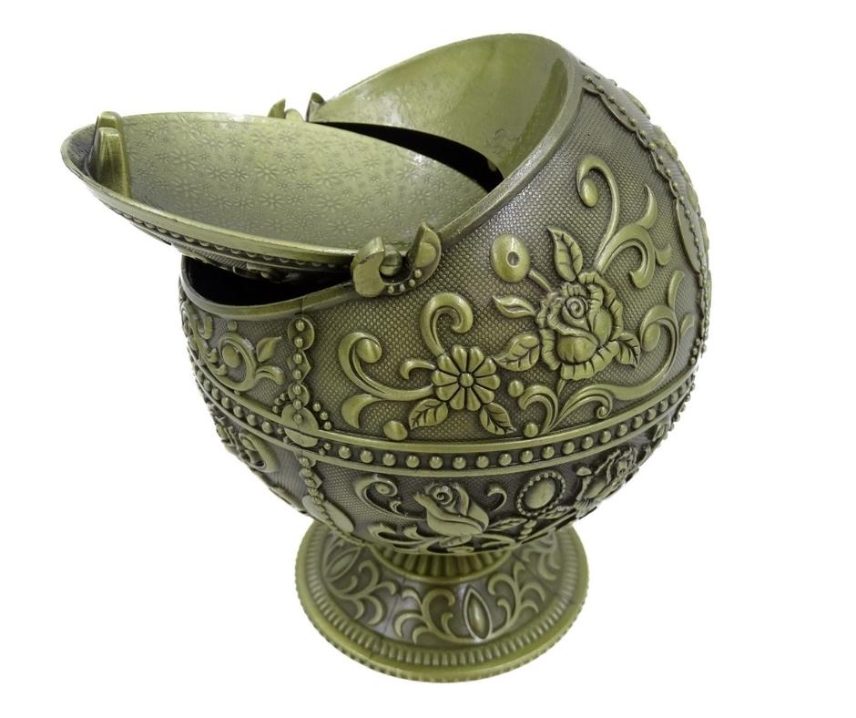 Elegantní kovový popelník koule s gravírováním