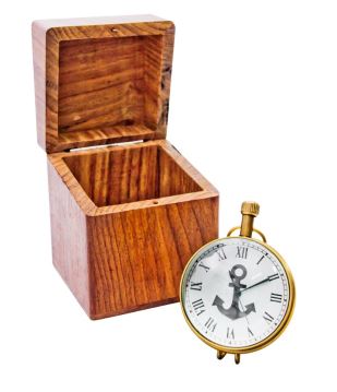 Ceas maritim NI406A/1 în cutie din lemn, cu posibilitate de personalizare prin gravură, din alamă, retro, înălțime 7 cm