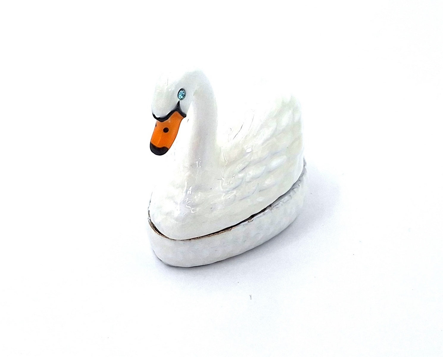 Elegant metal gift box shaped like a swan with customizable engraving, white and gold, perfect for storing jewelry - dimensions 5x3.7x2.7 cm