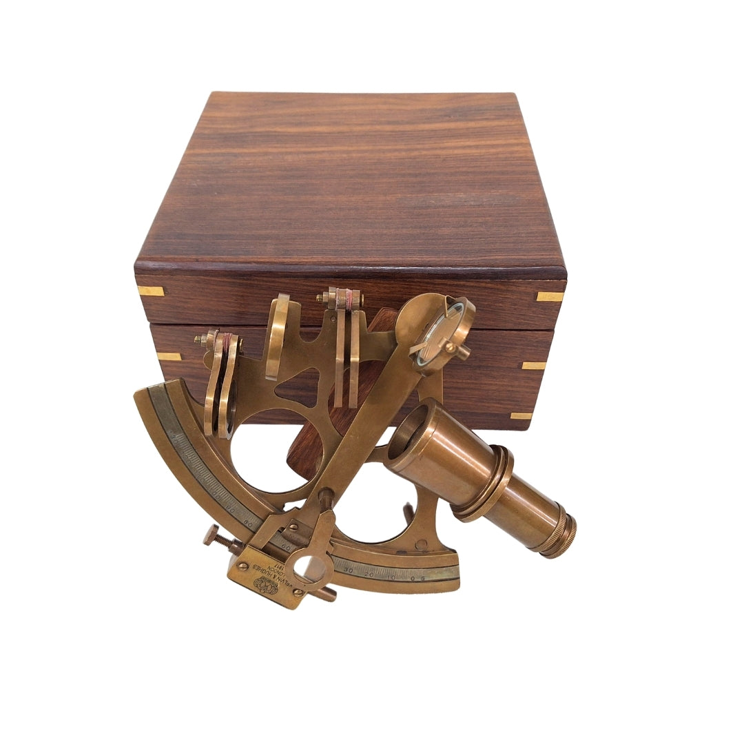 Velký mosazný sextant v elegantní dřevěné krabičce s možností personalizace gravírováním
