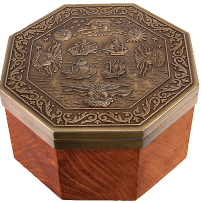 Busolă magnetică exclusivistă Cardan H43, din alamă și lemn, cu gravură personalizată