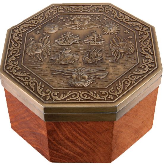 Busolă magnetică exclusivistă Cardan H43, din alamă și lemn, cu gravură personalizată