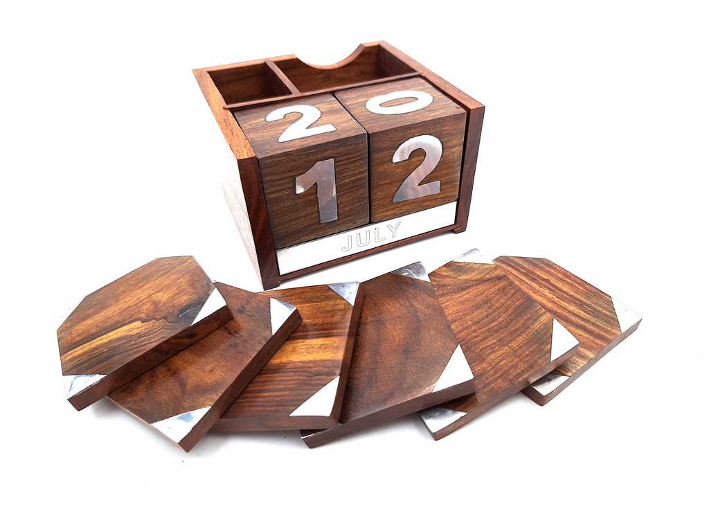 Calendar perpetuu din lemn CAL-1894, cu gravură personalizată