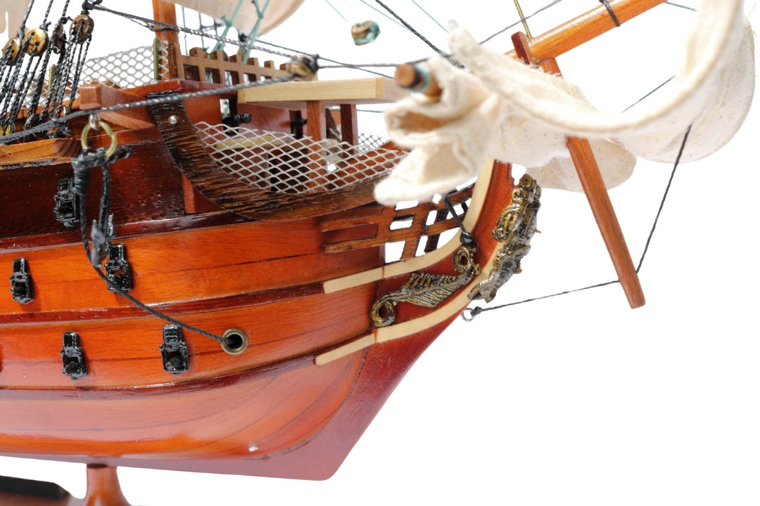 Model Żaglowca HMS Victory Złożony 54 cm - Ręcznie Wykonana Replika z Możliwością Personalizacji Grawerem - Idealny Prezent dla Miłośników Żeglarstwa - Wysoka Jakość, Elegancka Drewniana Podstawa