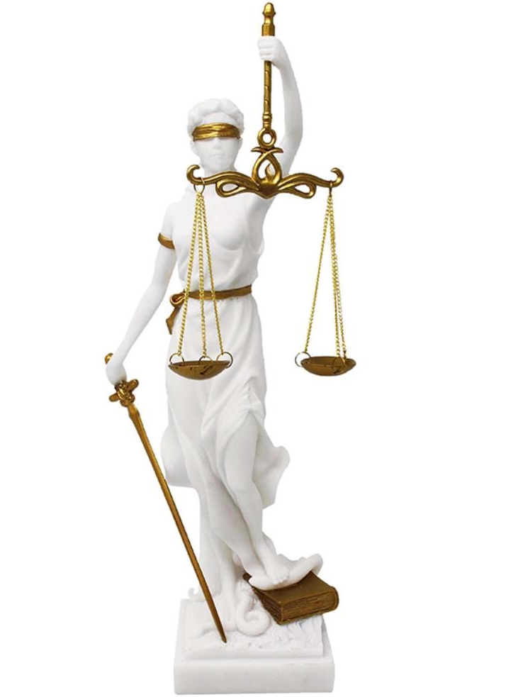 Figurka Temidy z możliwością personalizacji grawerem - elegancki prezent dla prawnika, sędziego lub studenta prawa, biała z złotymi akcentami, wysokość 35 cm, ręcznie malowana z polyresinu