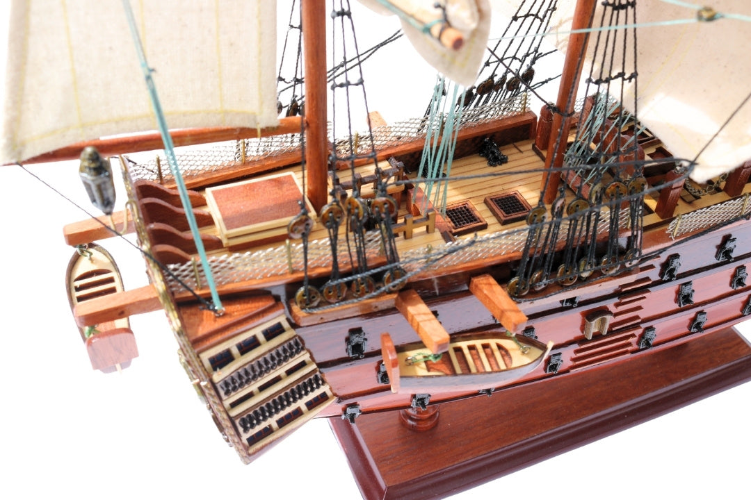 Model Żaglowca HMS Victory Złożony 54 cm - Ręcznie Wykonana Replika z Możliwością Personalizacji Grawerem - Idealny Prezent dla Miłośników Żeglarstwa - Wysoka Jakość, Elegancka Drewniana Podstawa