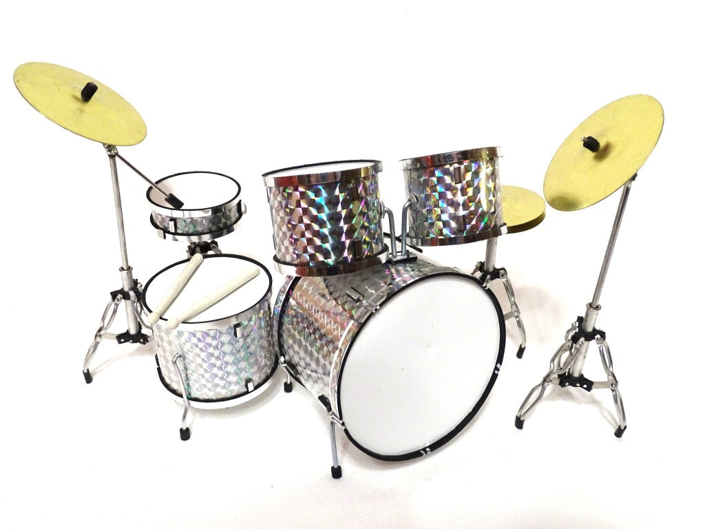 Mini perkusja kolekcjonerska MDR-0039 w kolorze srebrno-chromowym, skala 1:5, możliwość personalizacji grawerem, idealny na prezent, wysokość 15 cm, wykonana z metalu i plastiku