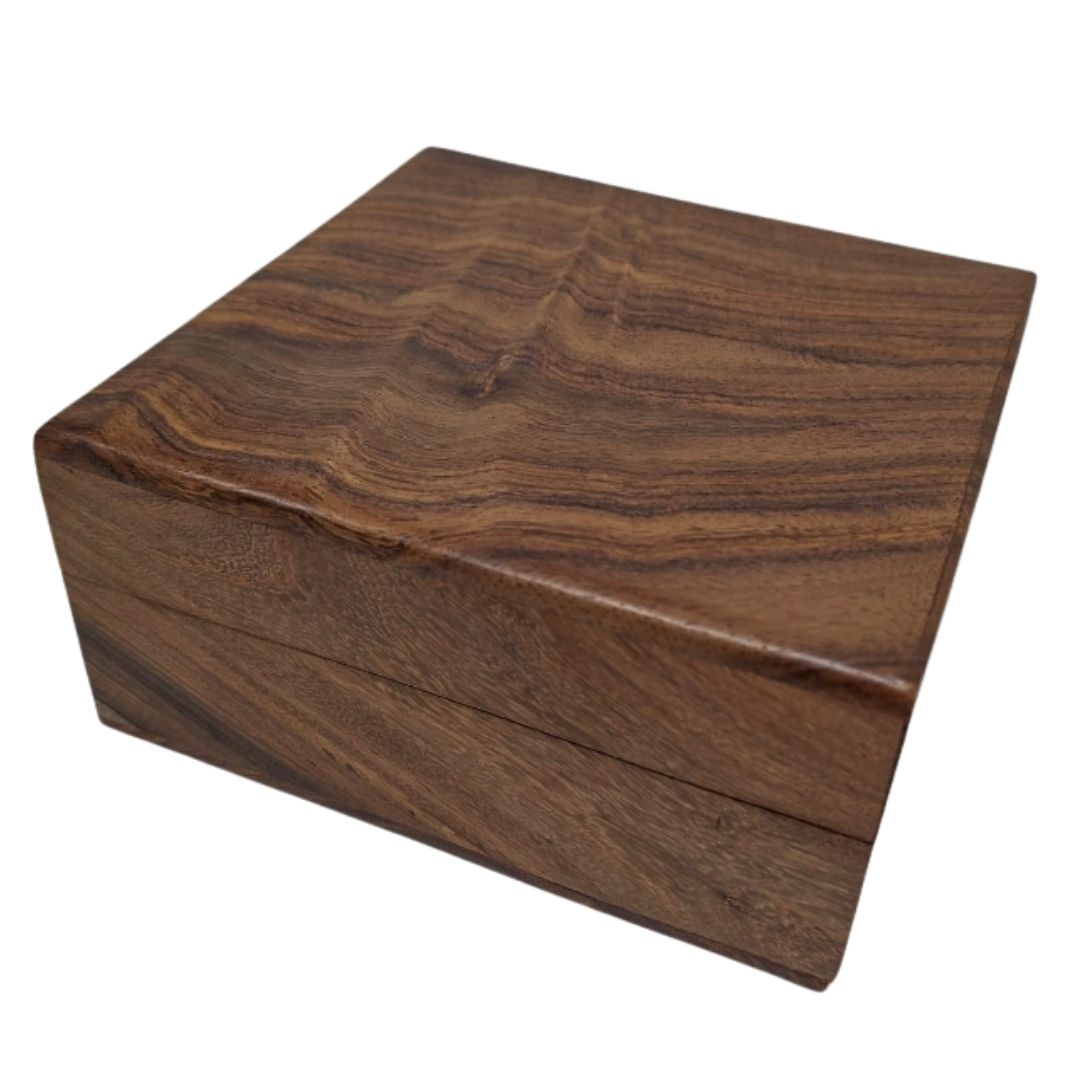 Eleganckie Drewniane Pudełko z Granatową Wypraską 14x14x6,5 cm z Możliwością Personalizacji Grawerem