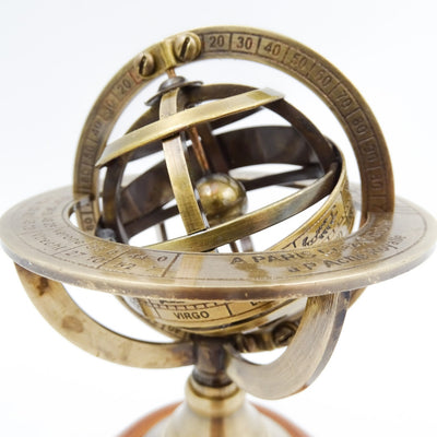 Astrolabium Mosiężne 14cm z Grawerem - Unikalny Prezent dla Miłośników Astronomii, Elegancka Dekoracja z Mosiądzu i Drewna w Złotym Kolorze