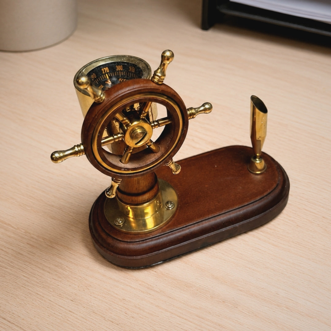 Elegant Desk Set with Ship's Wheel and Compass with Pen Holder – Wood and Brass – Personalized Engraving – Perfect Gift for a Sailor – Height 14.5 cm