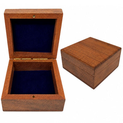 Dřevěná dárková krabička šperkovnice 8x8cm s tmavě modrou vložkou a možností personalizace gravírováním