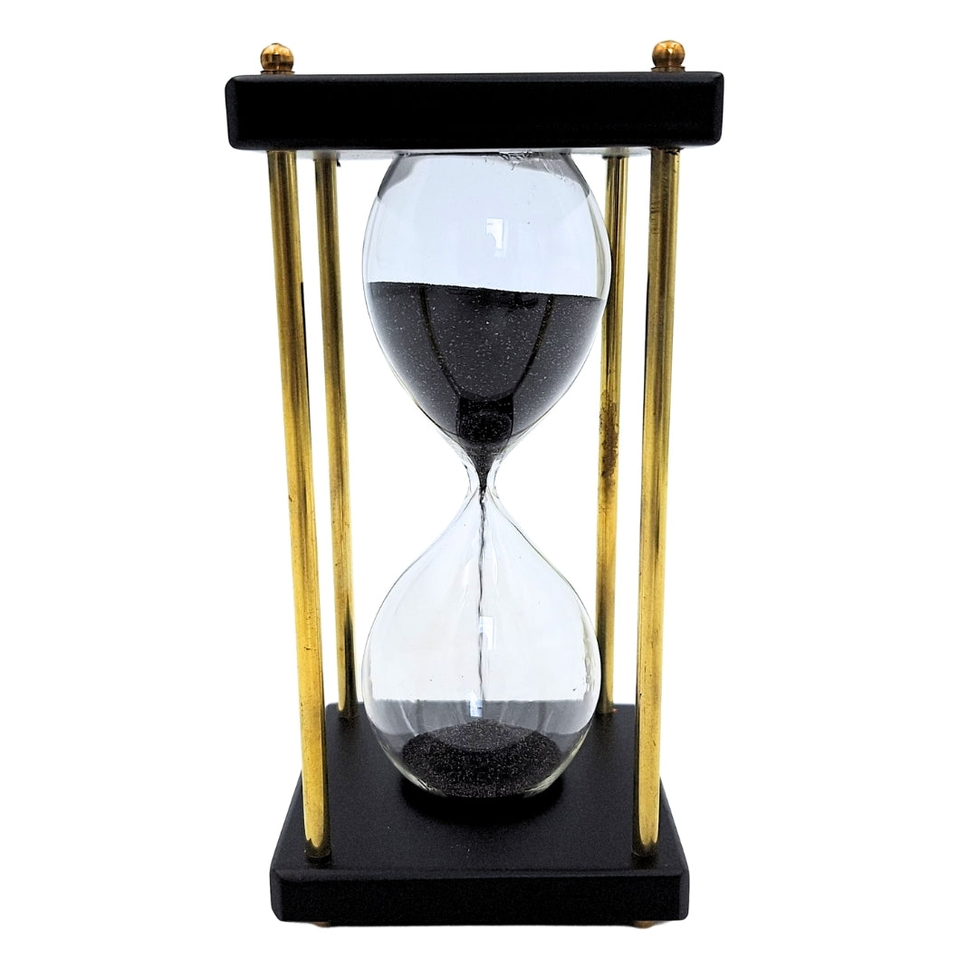 Klepsydra Mosiężno-Drewniana 5 minut z Czarnym Piaskiem z Możliwością Personalizacji Grawerem – Elegancka Dekoracja Retro na Prezent o Wysokości 16 cm