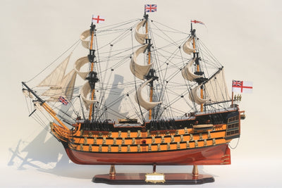 Model Żaglowca HMS Victory 80cm Złożony z Możliwością Personalizacji Grawerem - Ekskluzywna Dekoracja na Prezent, Ręcznie Wykonany z Drewna Egzotycznego, Wysoka Jakość i Dbałość o Szczegóły