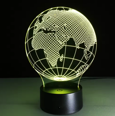 Lampka LED Globus z 7 kolorami światła, możliwość personalizacji grawerem, idealny prezent dla podróżnika, wysokość 17 cm, kabel USB
