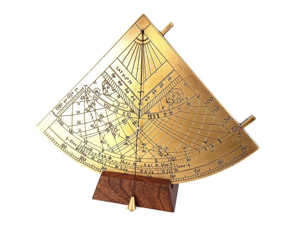 Cadran solar Gunter H39 din alamă, cu bază din lemn, posibilitate de personalizare prin gravură, cadou ideal pentru pasionații de astronomie, înălțime 17 cm, ambalaj de cadou elegant