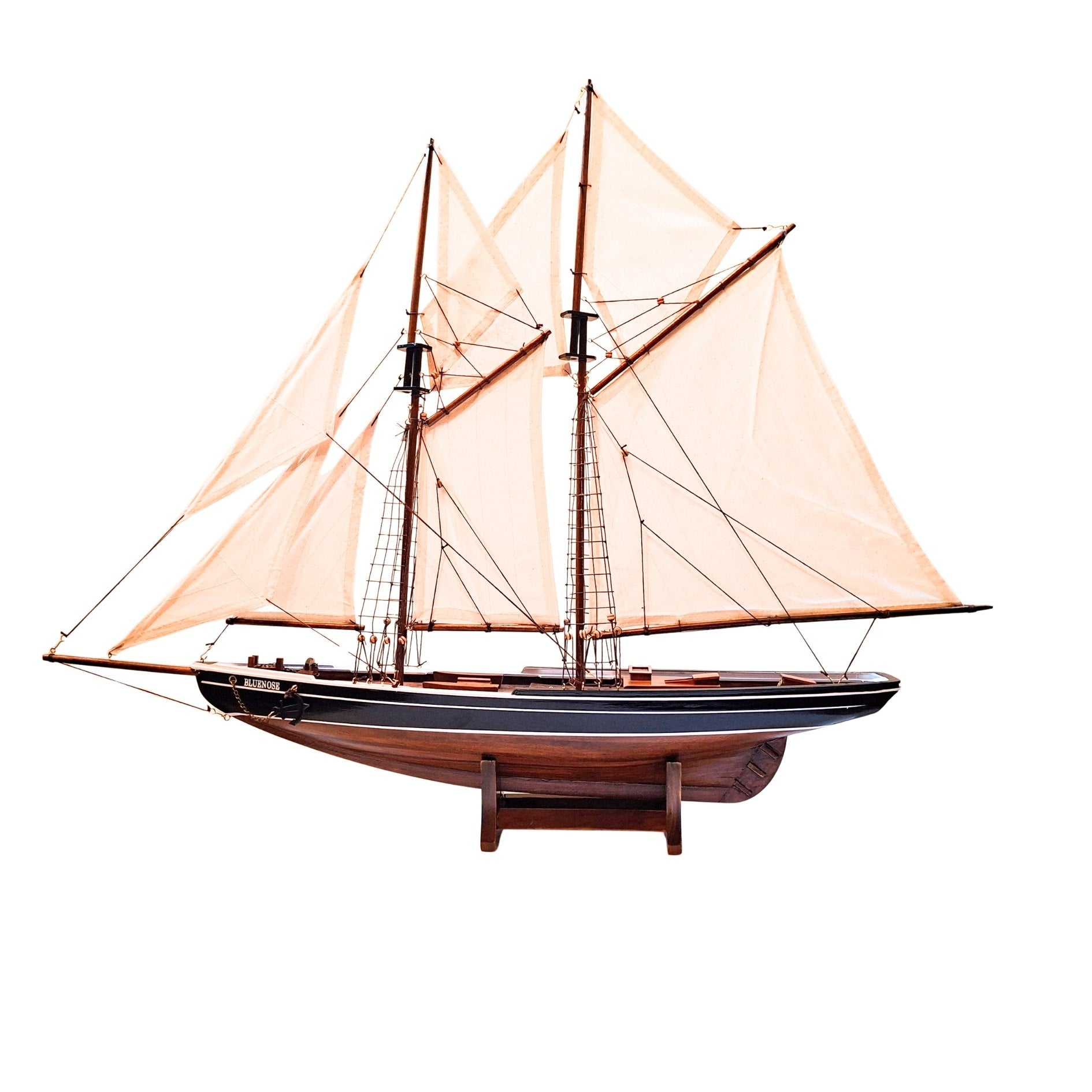 Model Szkunera Bluenose 78 cm z Grawerem - Elegancka Dekoracja Marynistyczna z Drewna na Prezent dla Miłośników Żeglarstwa i Historii Morskiej z Naturalnymi Żaglami